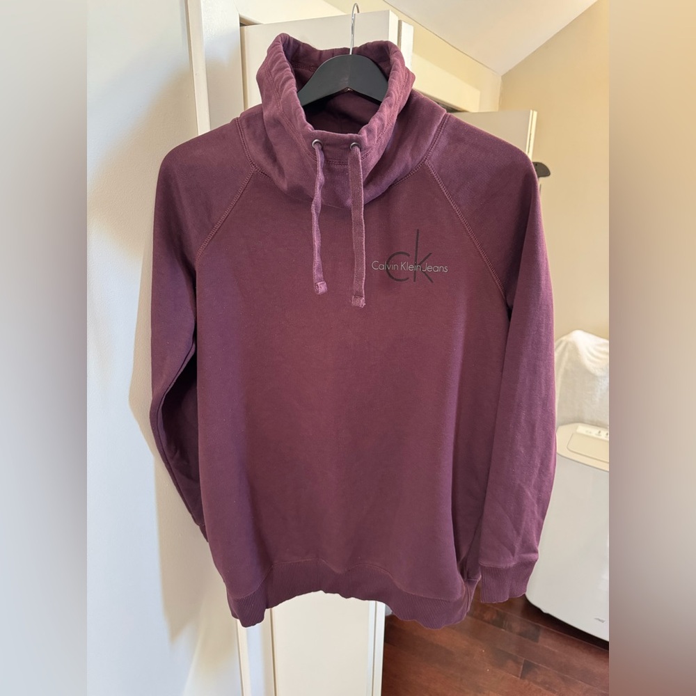CALVIN KLEIN JEANS COWLED PURPLE SWEATER SIZE MEDIUM